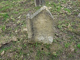 Iza-tombstone-03