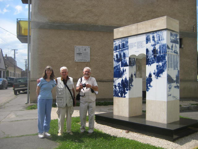 holocaust
                  memorial group