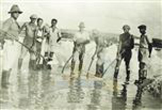 Workers at the salt Pools