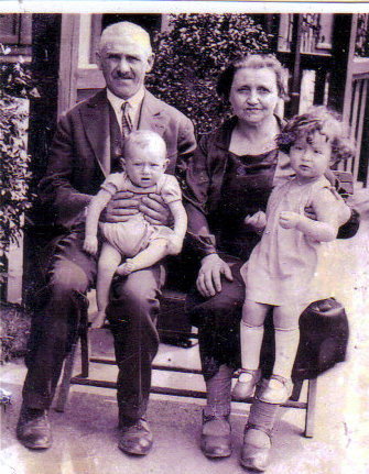 Pinkus Herlinger and family