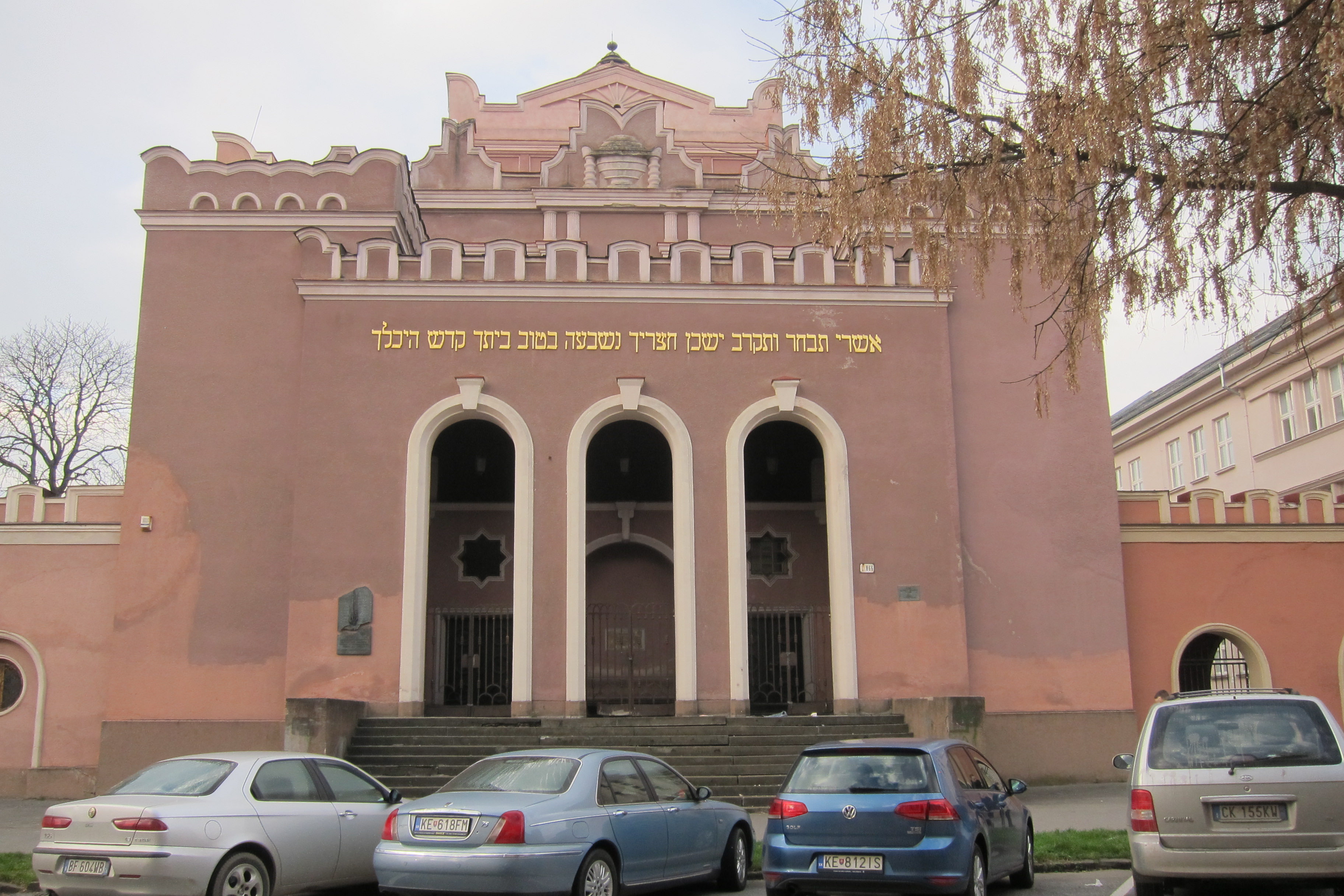 Orthodox_Synagogue_2013_Copyright_M.Isenberg_2013
