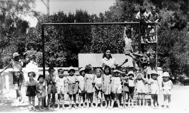 1948 kindergarten w/ Batya