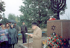 MARIUPOL, Ukraine - Jews of Mariupol honored Holocaust victims at a special ceremony, held at the place where an estimated 6000-10,000 Jews were killed by the Nazis in a mass shooting that took place in October 1941.