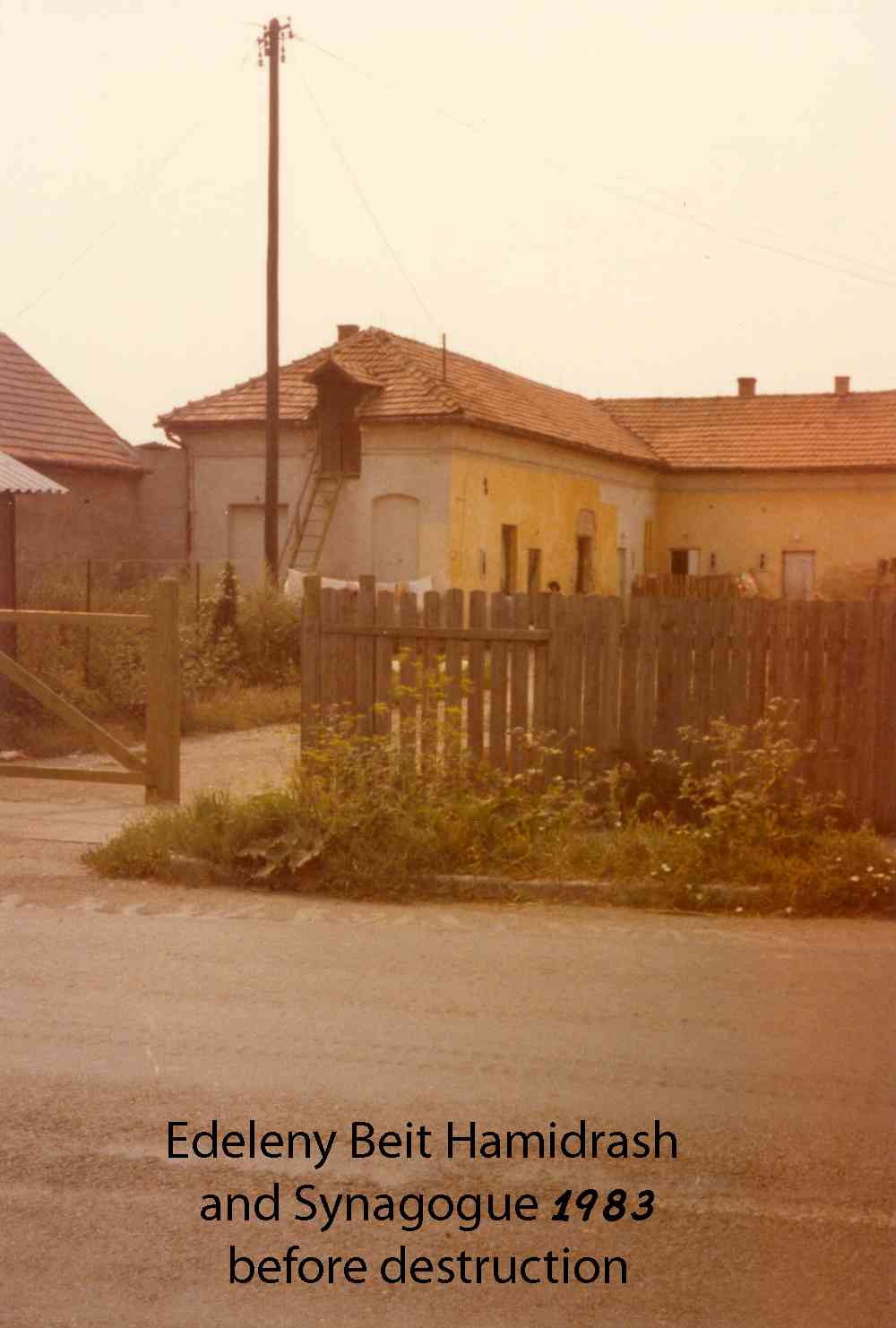 Edelny 1983 synagogue