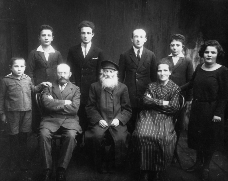 Treszczanski family.  Standing: Ruven, Fischl, Yehuda, Meir, Issik, Gitl Seated: Itzhak, Yoel Velvil, Rivka Zabludovski (Itzhak's wife) 
