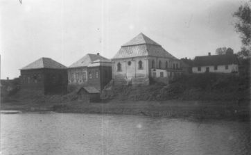 Jewish Houses by the Lake