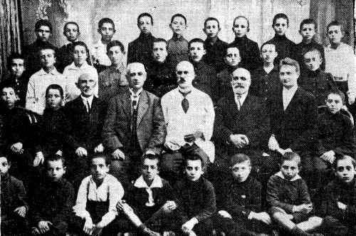 Pupils at the Talmud Torah “Club” school. Undated photograph in the Khotyn memorial book, p. 149. Source and caption.