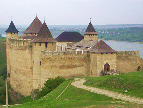 Historical view of Khotyn Fortress. Image date and photographer are unidentified; the surviving structure includes work from several periods.