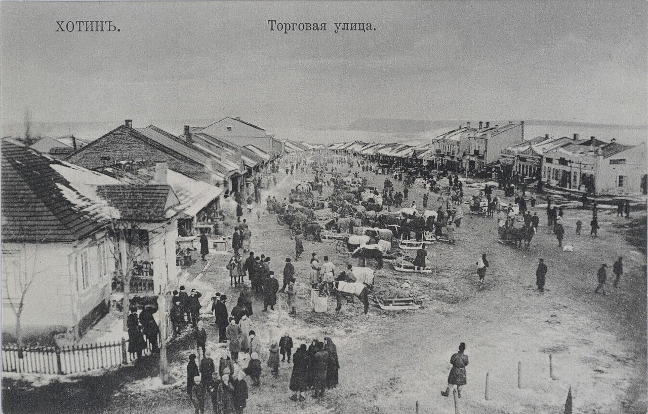 Torgovaya (Market) Street in a postcard dated 1917. Unknown photographer; public domain. Image credits.