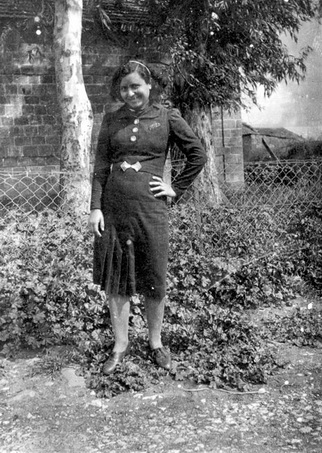 Esther Segal, 1940