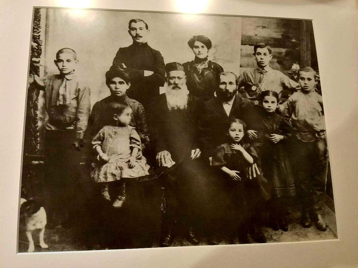 Taksa Family Picture 1910