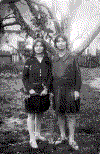 Mielec-Apfel Two young girls 21.gif (164646 bytes)