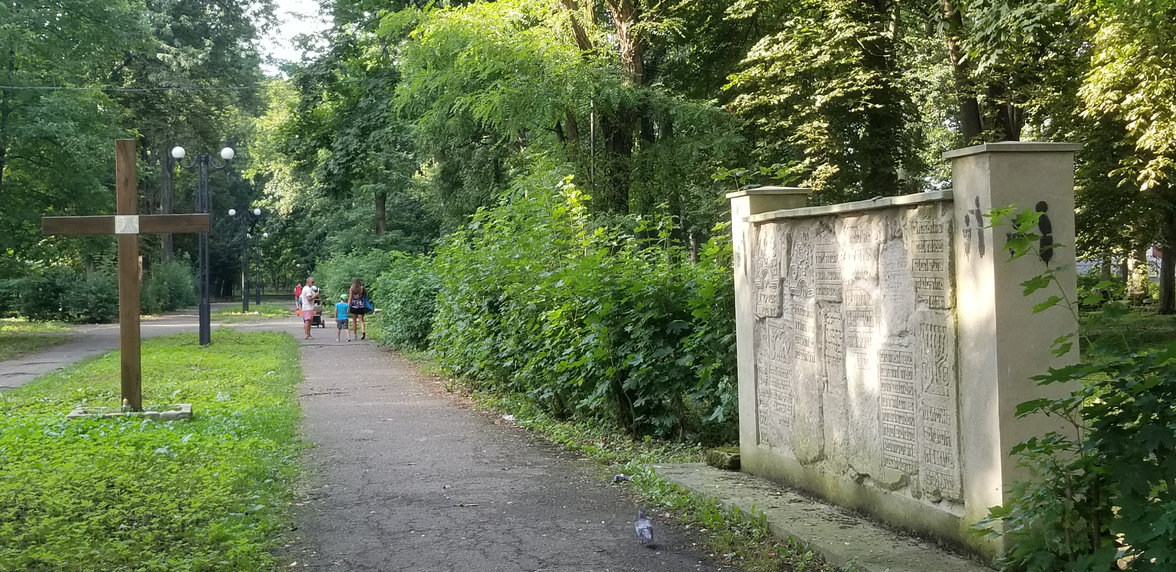 Path near 2nd Jewish Cemetery