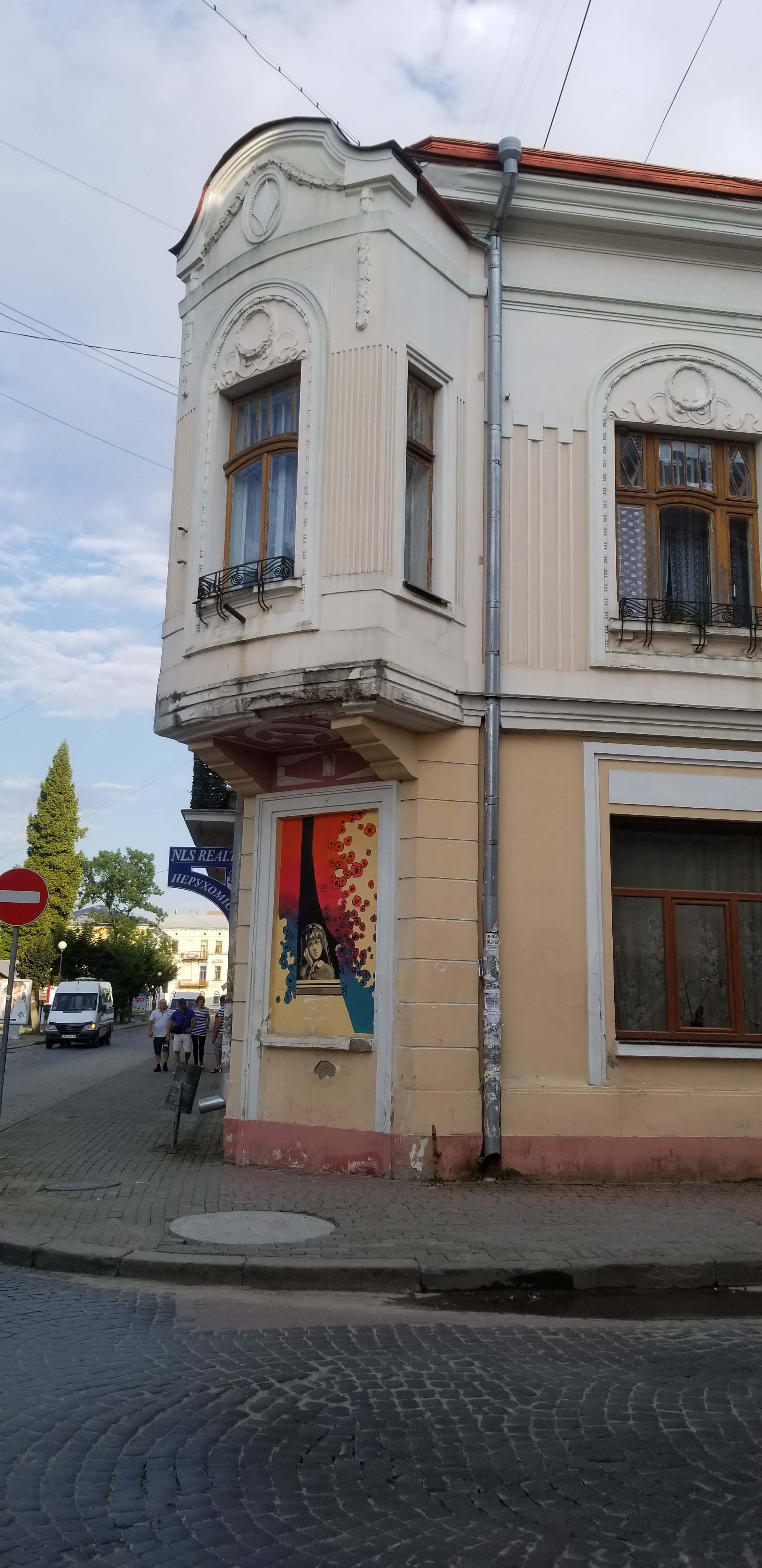 Exterior of ghetto –
                  corner