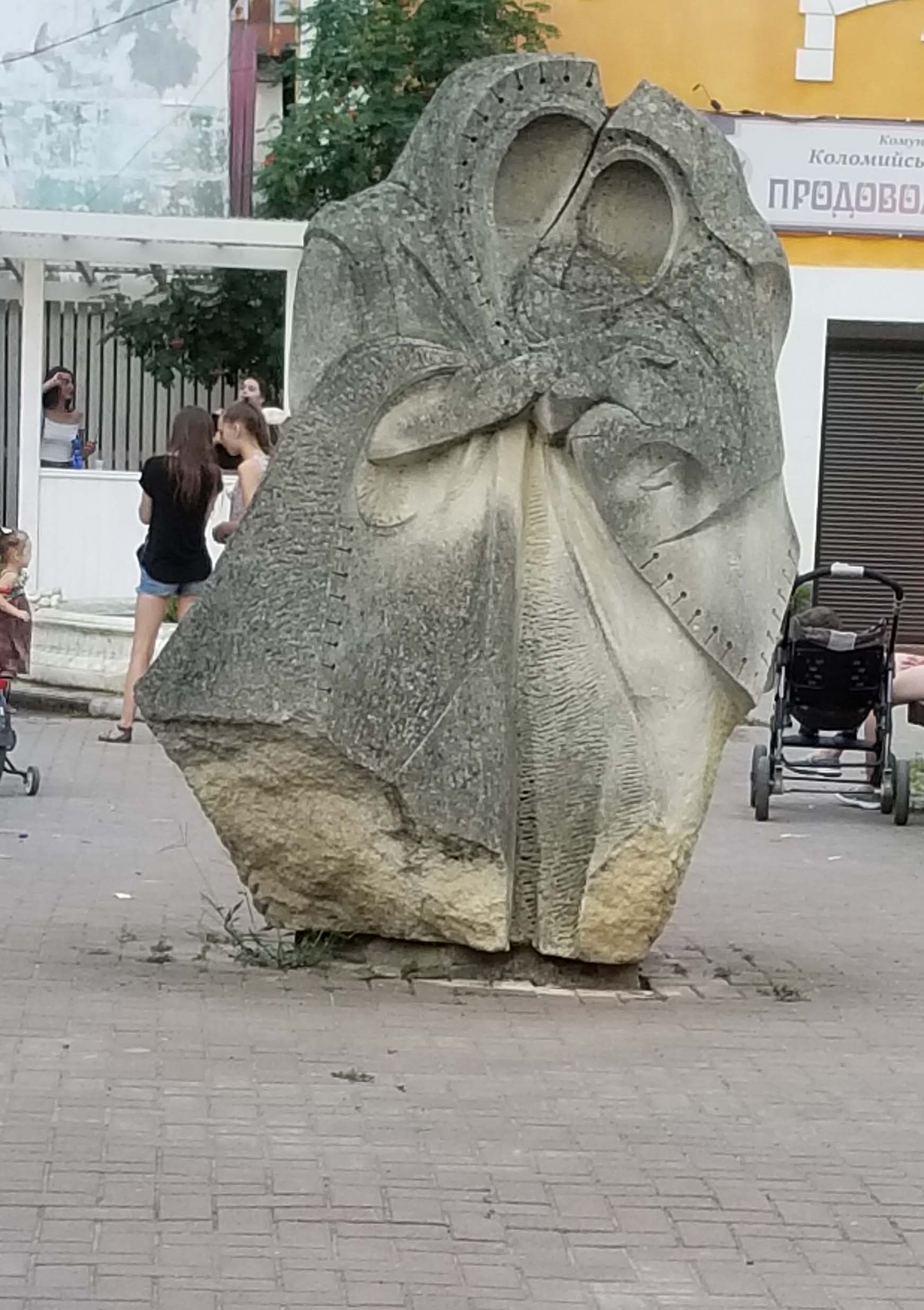 Statue of 2 women holding a baby