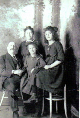 Joseph Rechnitzer and family