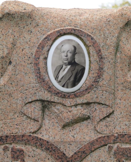 Max Silverman
                        gravestone photo