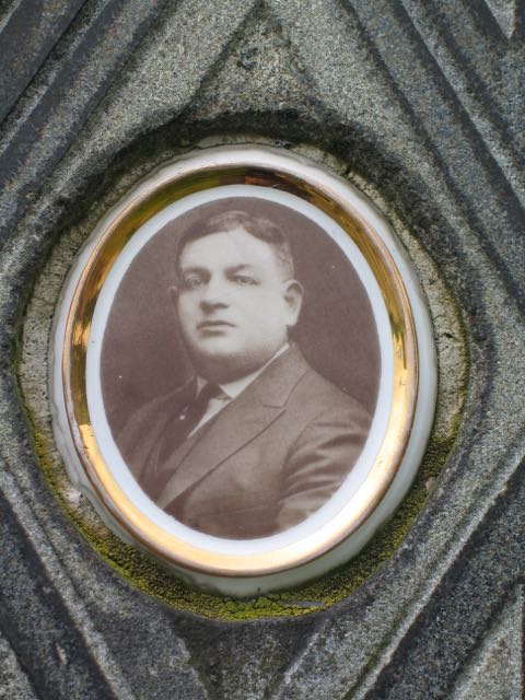Harry Spitz
                          gravestone photo
