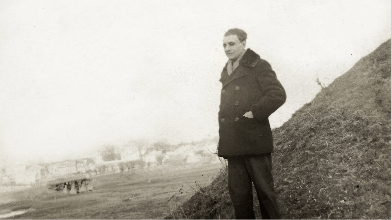Lipa Halperin about to leave Mlynov 1937