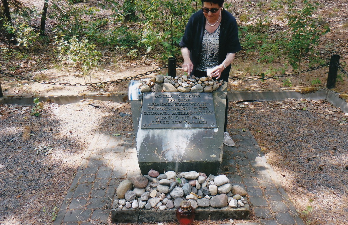 Barbara
                          Kotin at memorial to the Jewish victims in
                          Narewka.