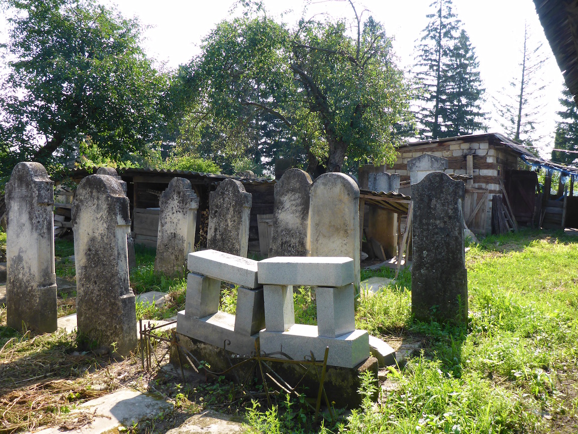 cemetery028
