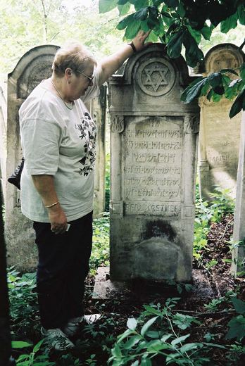 Cipi GILAT visiting the grave of her grandfather, Berl KASTNER. "An honest, decent, god-fearing man, Dov Berl, son of Yaacov Yosef, passed away 5 Kislev…