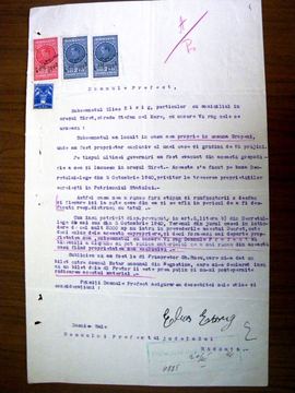 Typed petition by Elias Eisig to the prefect, with stamps and his signature