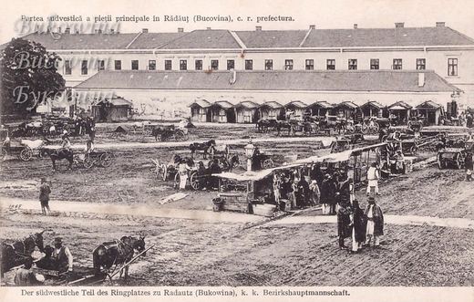 Market square with horse carts and canvas stalls in front of a long two-storey district office lined with wooden booths