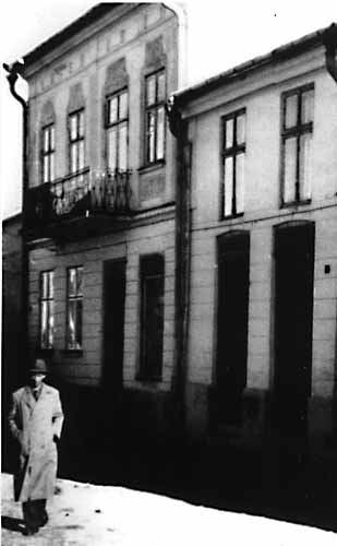On left, the home that was owned by M.M. Dalfen until he left Radauti for Canada (ca. 1935). The home was sold to Yankel Kastner (shown here), who was to…