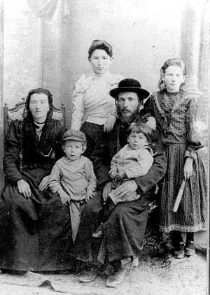 Pictures of Immigrants to Eretz Israel