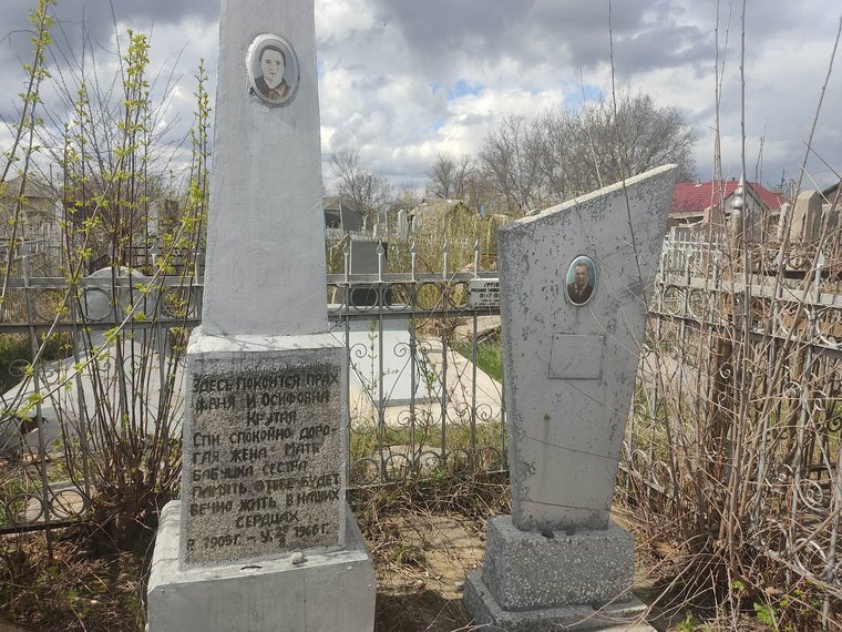 Graves and monuments in the New Cemetery at Savran