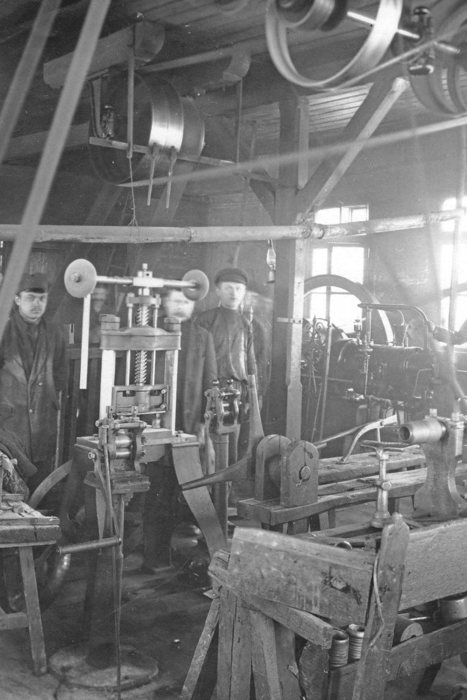 Jewish men working in a weaving factory in 1912