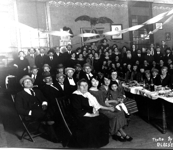 1924 Photo of Sheboygan Jewish Families - Left

Side