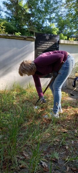 Shumsk Memorial cleanup volunteers 2023