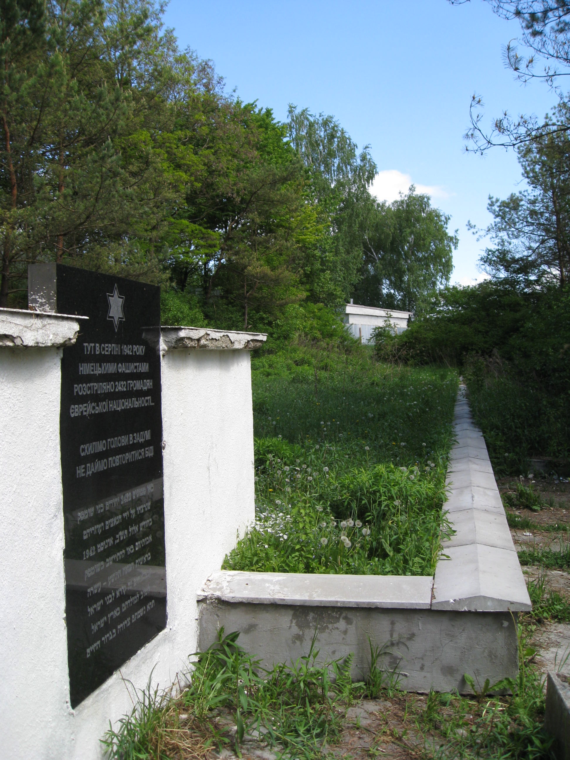 Mass grave memorial