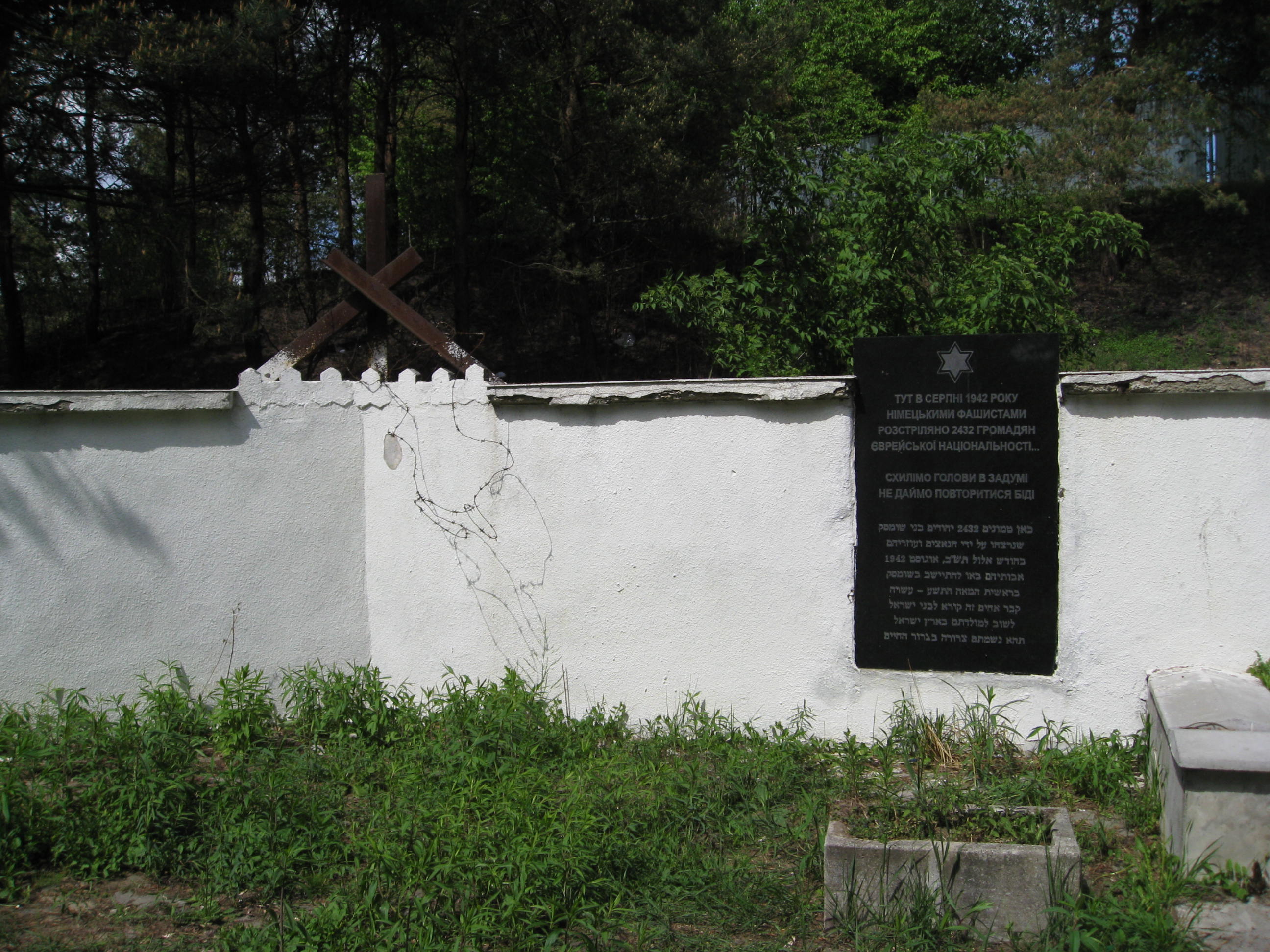 Mass grave memorial