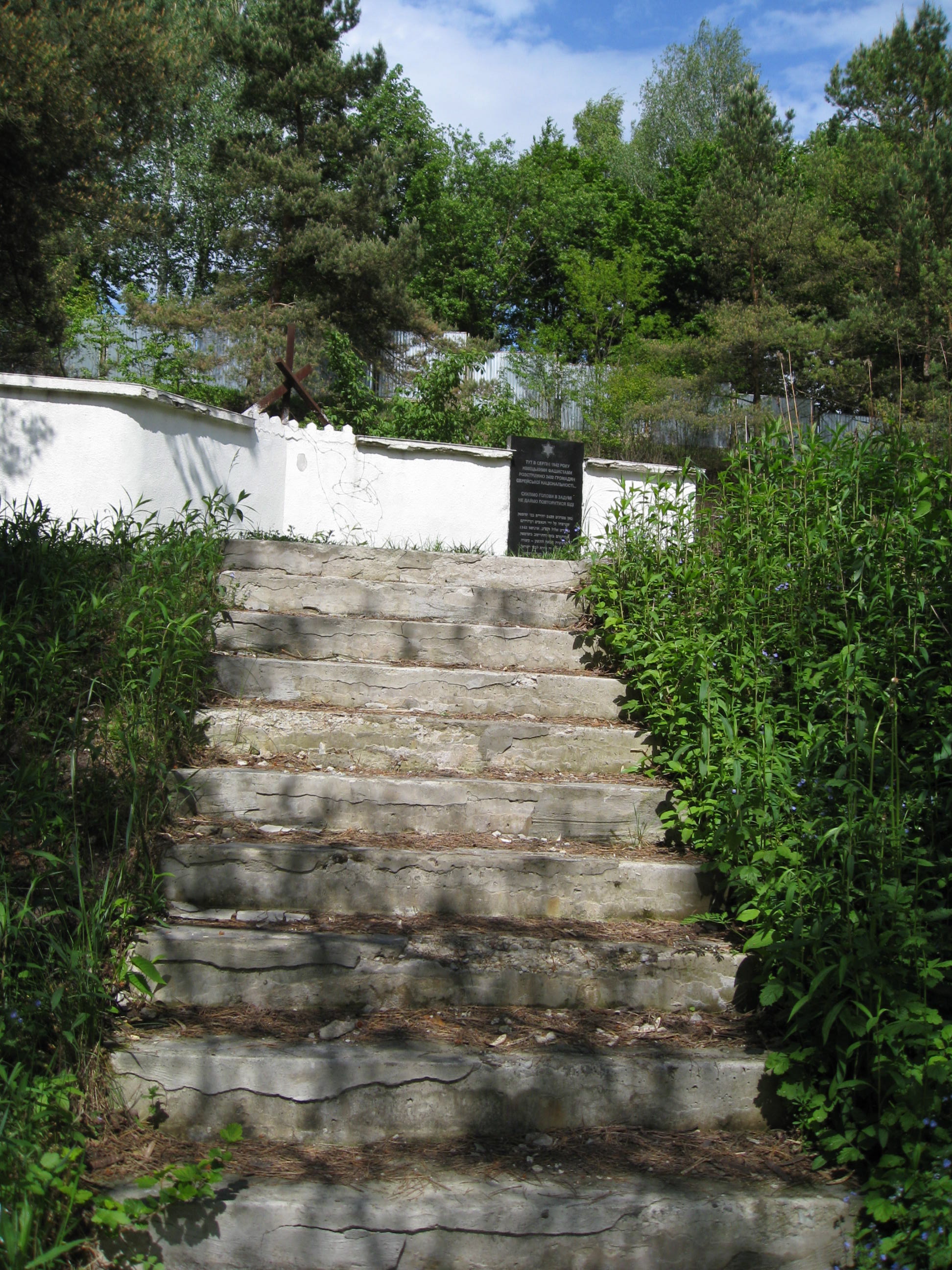 Mass grave memorial