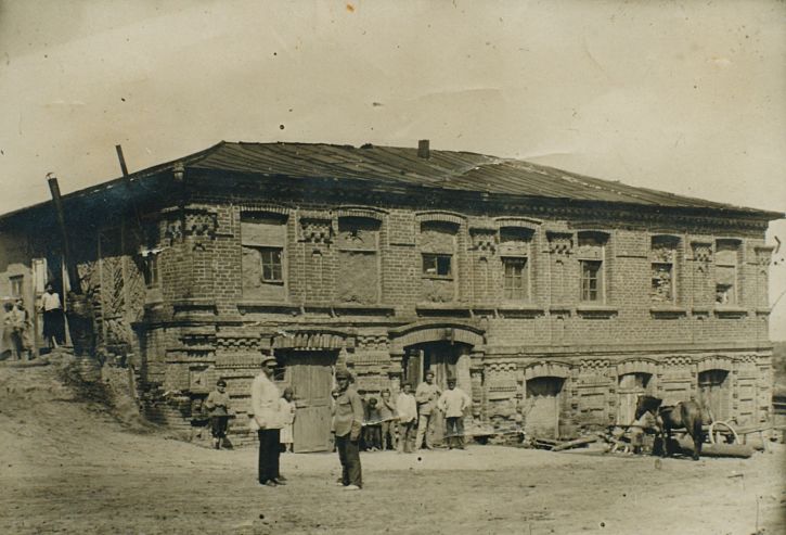 Originally a synagogue, this building housed a number of families after they returned to the town following a pogrom and found their homes destroyed. The building still stands today and can be seen from links on the Today page.