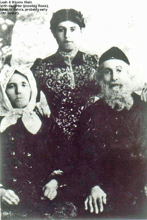 jagielnica_leah_and_shlomo_klein_with_daughter.jpg (211 Kbytes)