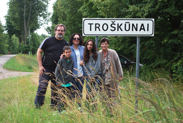 Glezer family visits Trashkun in 2015