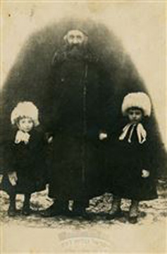 Joel Rakov in Russia w/ American grandchildren