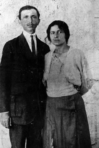 Yaakov & Tova Chailovski-Gershoni, 1913; children: Amran & Yochevet