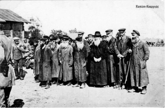 Jewish elders in Kamen Kashirskiy, WWI
                  German postcard