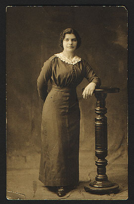 Bessie Schechter in America 1914