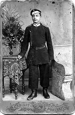 Russian Jewish Soldier wearing cap badge that shows regiment and division