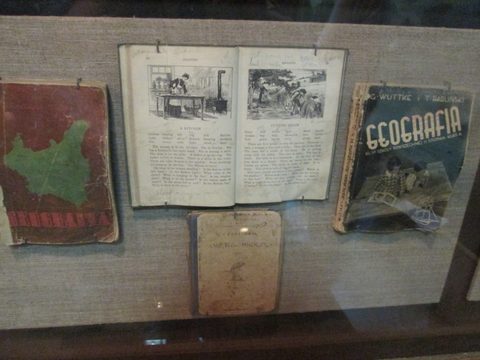 Books for learning English at the Folk Museum in Motol