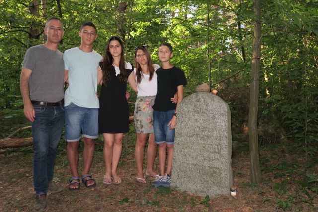 Israel Birenbaum and his family
                                  at the gravestone of his
                                  great-grandfather.