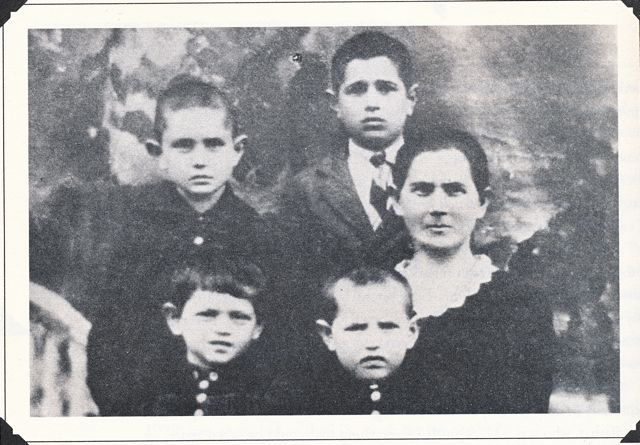 Members of Lejzon
                            Family