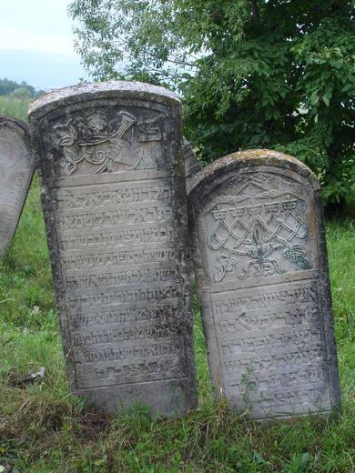 Two carved headstones, Arbore