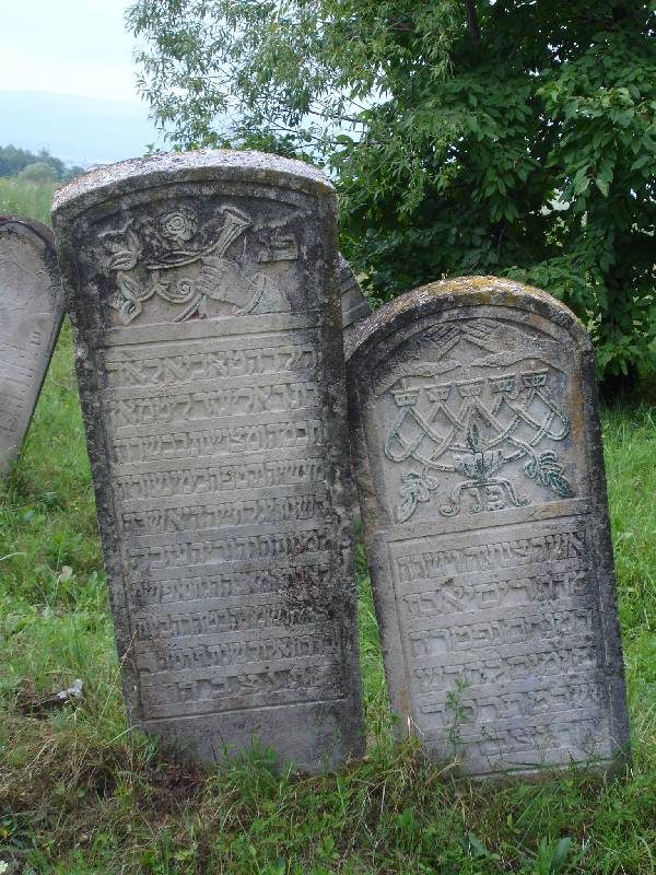 Two carved headstones, Arbore